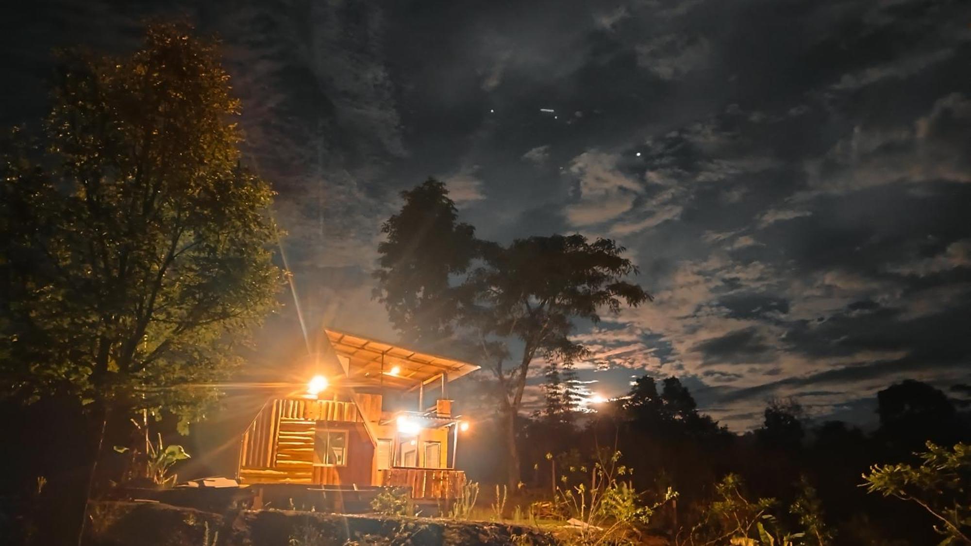 ไร่นิธิสุนทร Nithisoonthon Farmstay Мае Хонг Сон Екстериор снимка